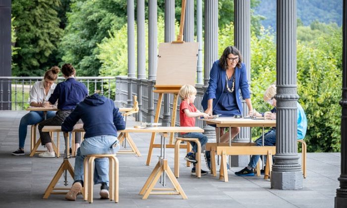 Kreativer Workshop auf der Terrasse des Arp Labors, Foto: Helmut Reinelt